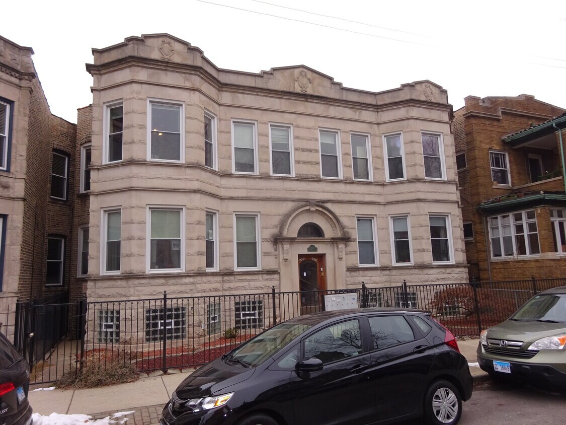 Foto principal - 2625 N Sacramento Ave