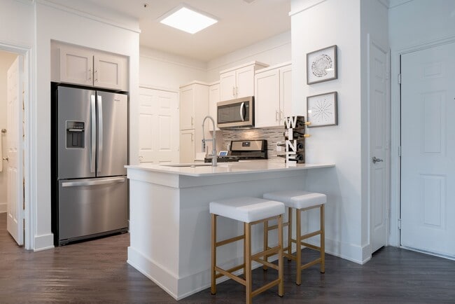 Charleston Court 5450 Glenridge Dr Sandy Springs GA 30342 Charleston Court 5450 Glenridge Dr Sandy Springs GA 30342