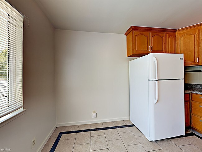 Building Photo - 2 br, 1 bath  - 670 S 10th St Apt 6 Apt 6