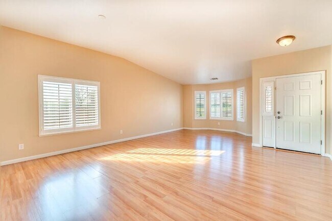 Building Photo - 679 Apricot Ct