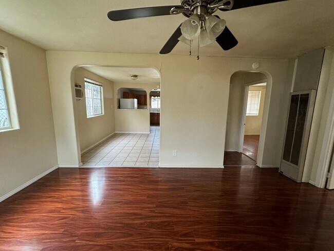 Building Photo - Charming Two-Bedroom House for Rent