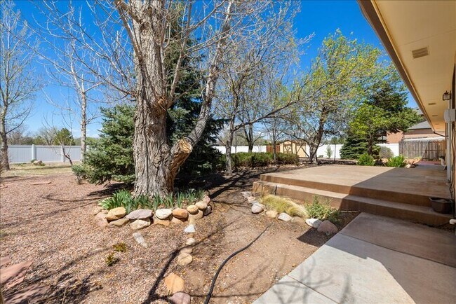 Building Photo - 381 W Mangrum Dr