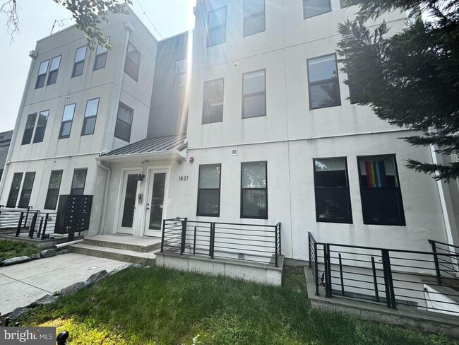 Building Photo - 1821 I St NE