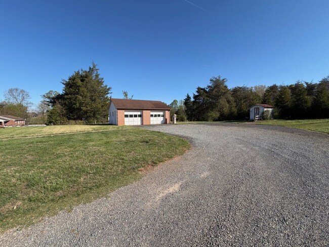 Foto del edificio - 5396 Booker T Washington Hwy