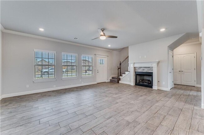Foto del edificio - Minutes from I-49! 4BR/2.5BA Home