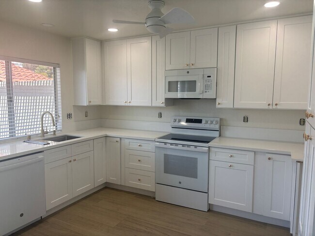 Foto del edificio - 3 BR Condo in Carlsbad! Close to Walking T...