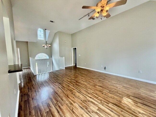 Foto del edificio - 81 Lake Front Dr