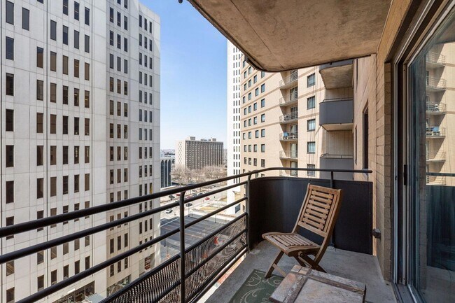 Foto del edificio - 121 Washington Ave S