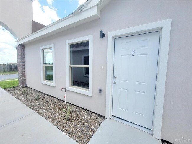 Foto del edificio - 14 Rosemary Dr