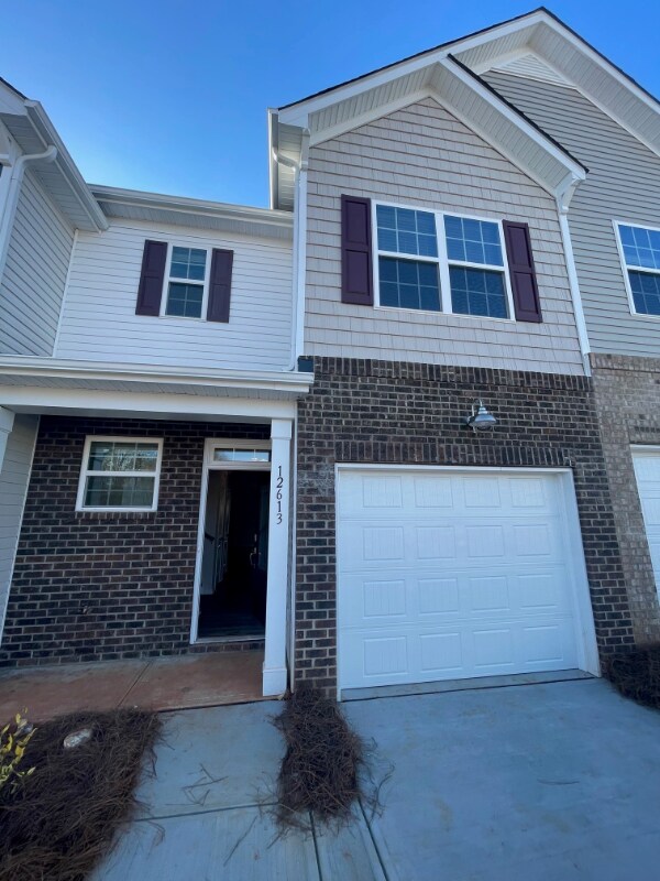 Foto principal - 12613 Wandering Brook Dr
