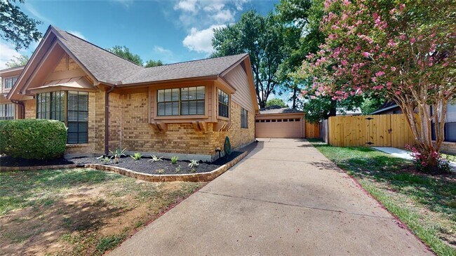 Building Photo - 15734 Lakedale Dr