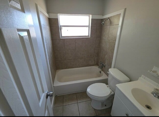 Building Photo - 272 A St