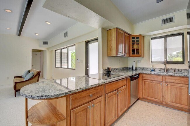 Building Photo - 64 SW 9th Ave