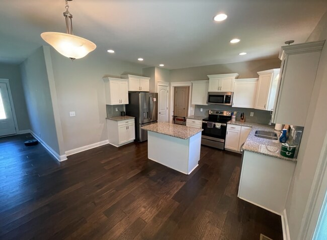 Building Photo - 301 Hemp Ct