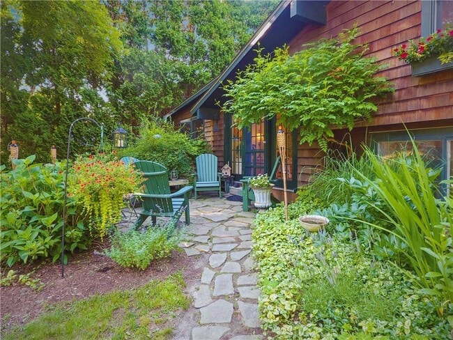 Foto del edificio - 95 Wood Ln