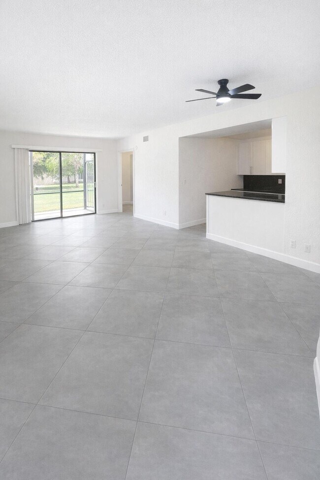 Foto del edificio - 3355 Jaywood Terrace