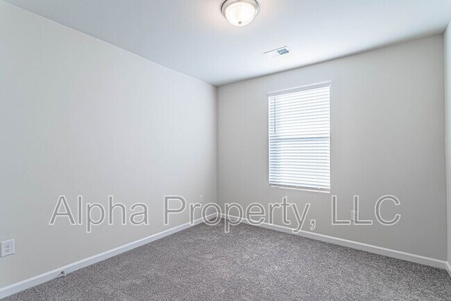 Building Photo - 207 Long Grove Ln