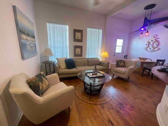 Building Photo - 2423 Avenue Q