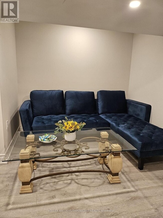 Building Photo - 333 Paliser Crescent S