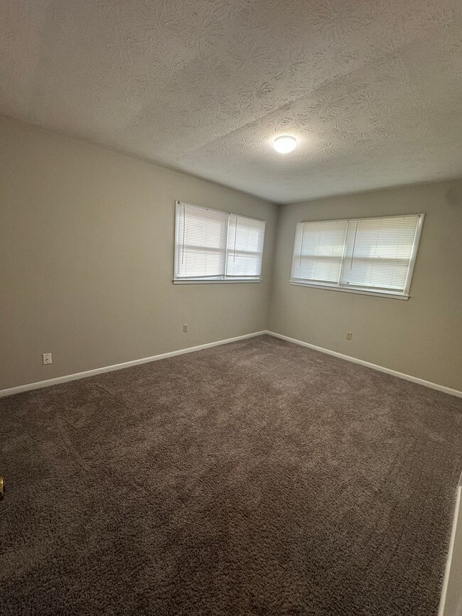 Building Photo - 2029 Kay Dr SW