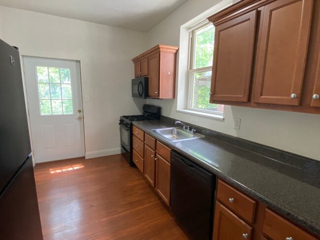 Foto del edificio - 2BR Townhouse with Fully Equipped Kitchen & W/D Included! Great Location! Call Now!