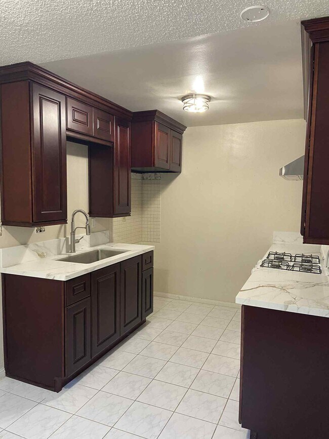 Foto del edificio - 4109 W 5th St