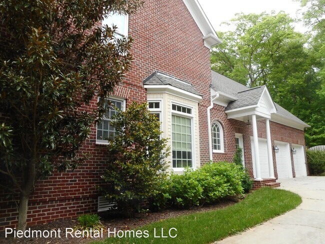 Foto del edificio - 806 Jefferson Wood Ln