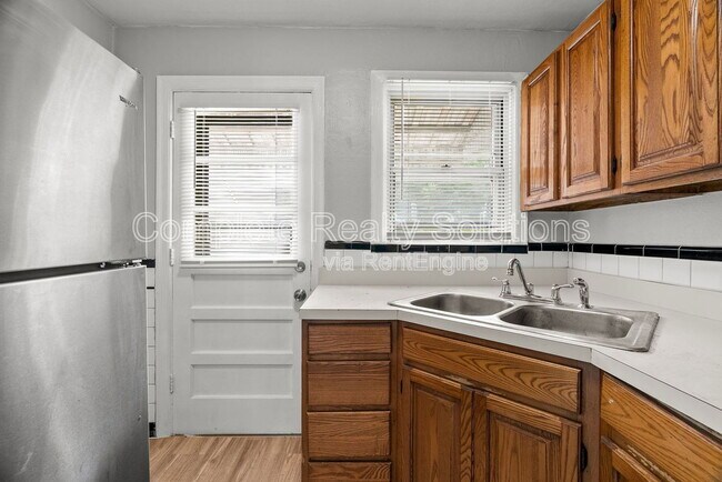Foto del edificio - 7129 Greenhaven Dr