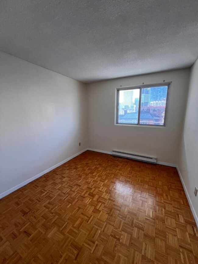 Building Photo - 263 MacLaren St