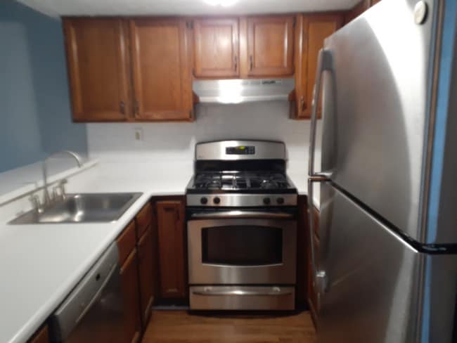 Building Photo - 170 Governors Dr