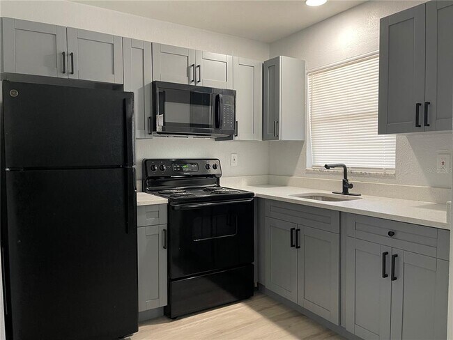 Building Photo - 14202 Hazel court