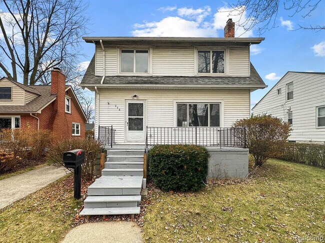Building Photo - 214 E Hazelhurst St