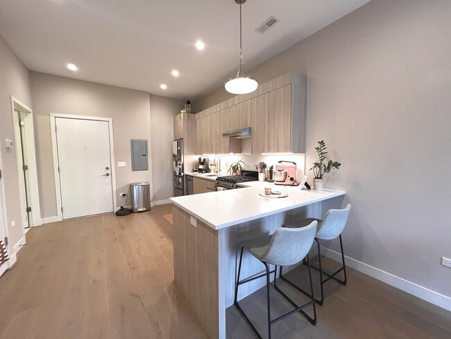 Foto del edificio - 3757 N Sheffield Ave