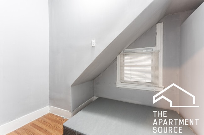 Building Photo - 1705 N Talman Ave