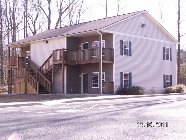 Building Photo - 7402 Courtyard Dr