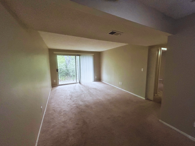 Interior Photo - Hollow Hills Apartments