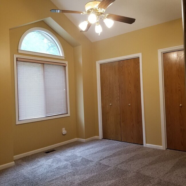 Foto del edificio - 3 Bedroom Bellevue Townhome!!