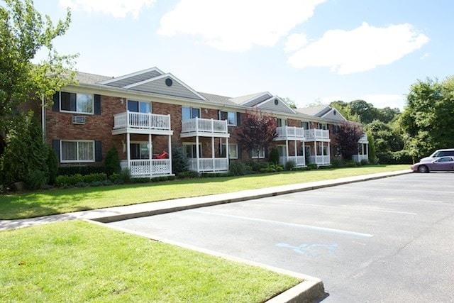Perfect Location, Near Dowling College! - Fairfield At Oakdale