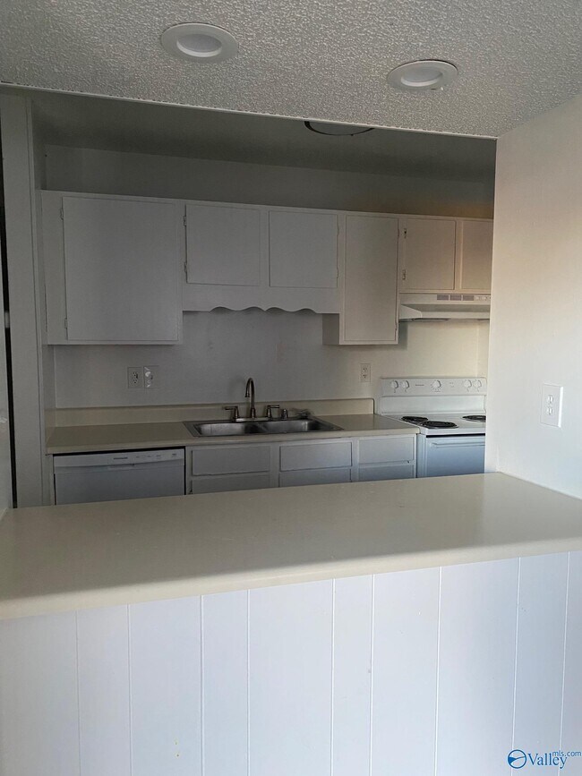 Foto del edificio - 3621 N Crestview Dr NW