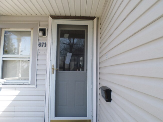 Foto del edificio - 371 Emerson Ave