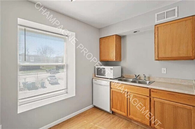 Building Photo - 8701 Countryshire Ln