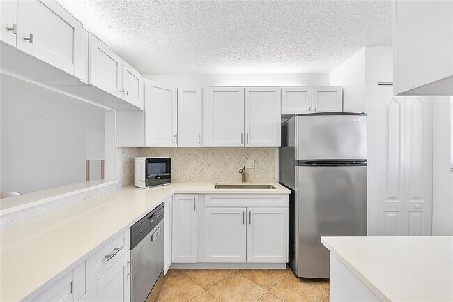 Foto del edificio - 5300 NE 24th Terrace