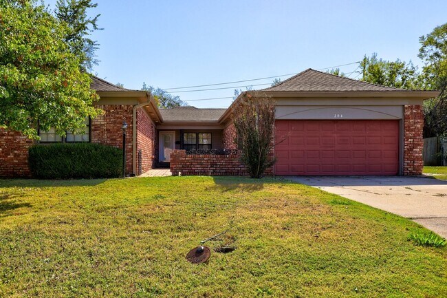 Foto del edificio - Spacious 3 bedroom, 2 bath brick, ranch ho...