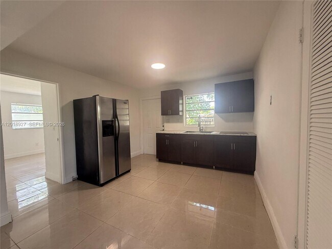 Foto del edificio - 435 NW 44th Ave
