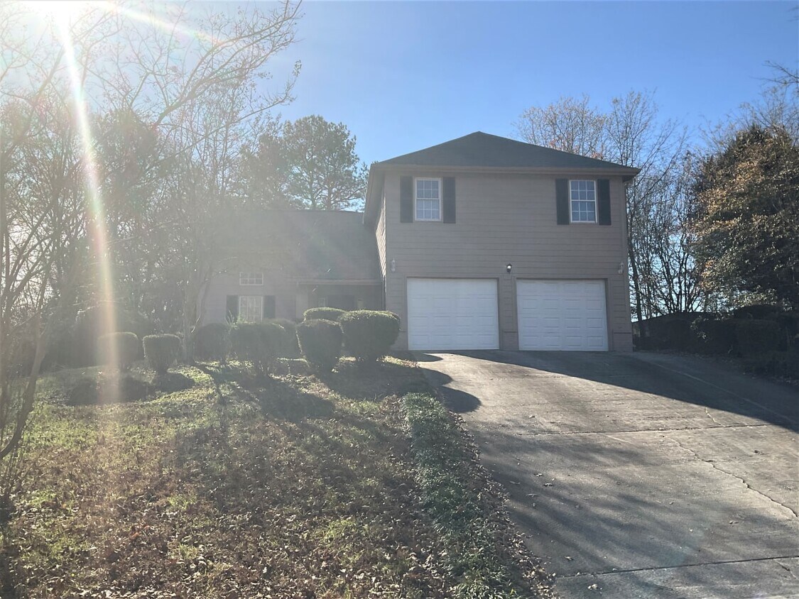 Primary Photo - 2416 Windridge Dr NE