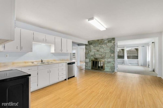 Foto del edificio - 4 br, 3 bath House - 4201 Main Street