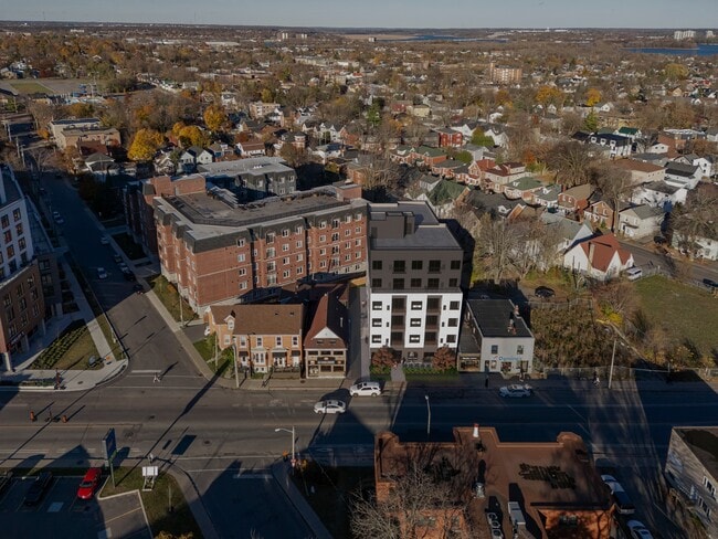 Building Photo - 565 Princess