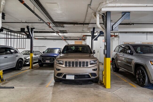 Building Photo - 171 W 4th St