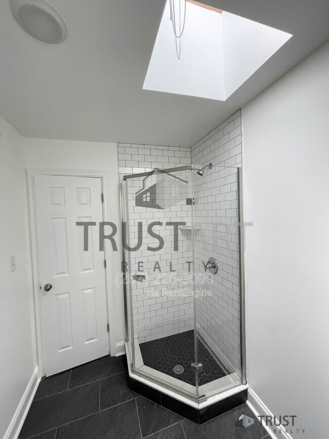 Foto del edificio - 4732 Longshore Ave