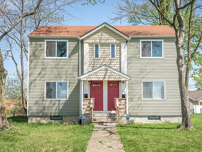 Building Photo - 1098 E 22nd Ave